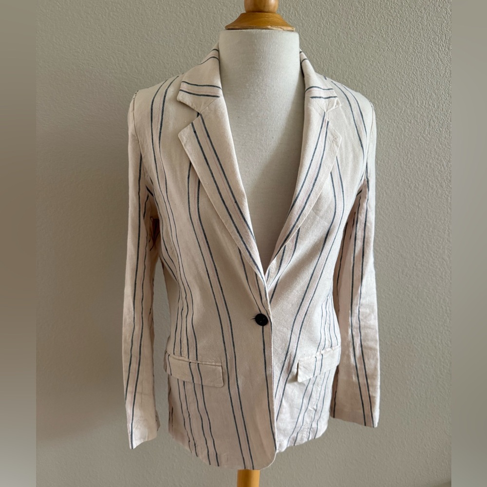 Treasure & Bond Women Linen Rayon Blazer M Cream Pinstripe Flattering Fit